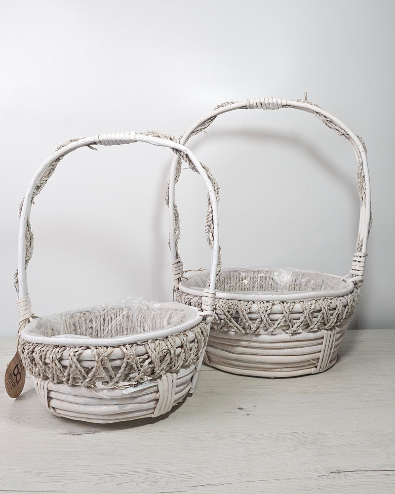 Cesta asa cuerda blanca con asa alta y detalle de cuerda