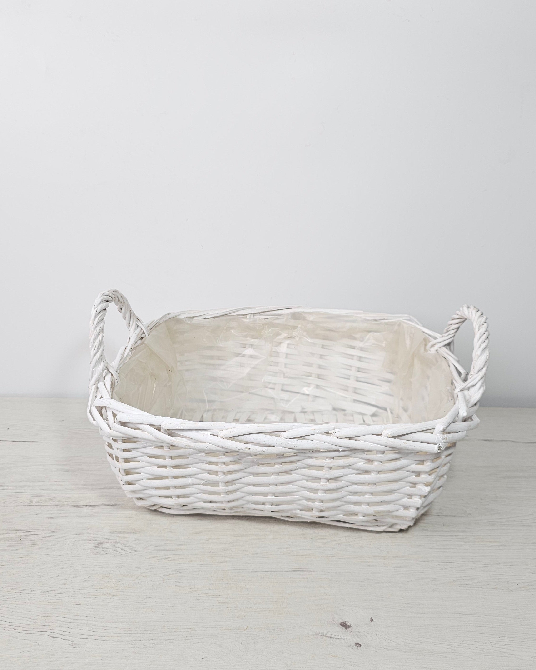 Cesta tipo bandeja blanca ideal para centros florales y plantas