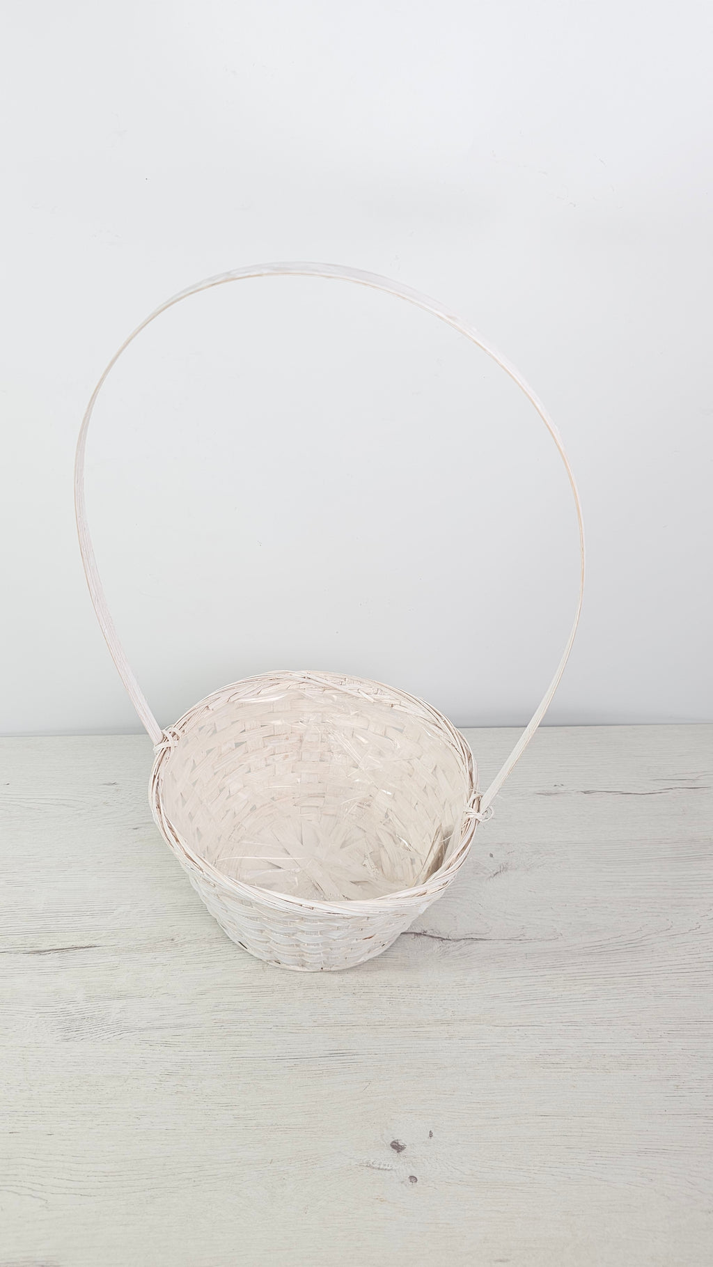 Cesta con asa ideal para plantas y centros florales en interior