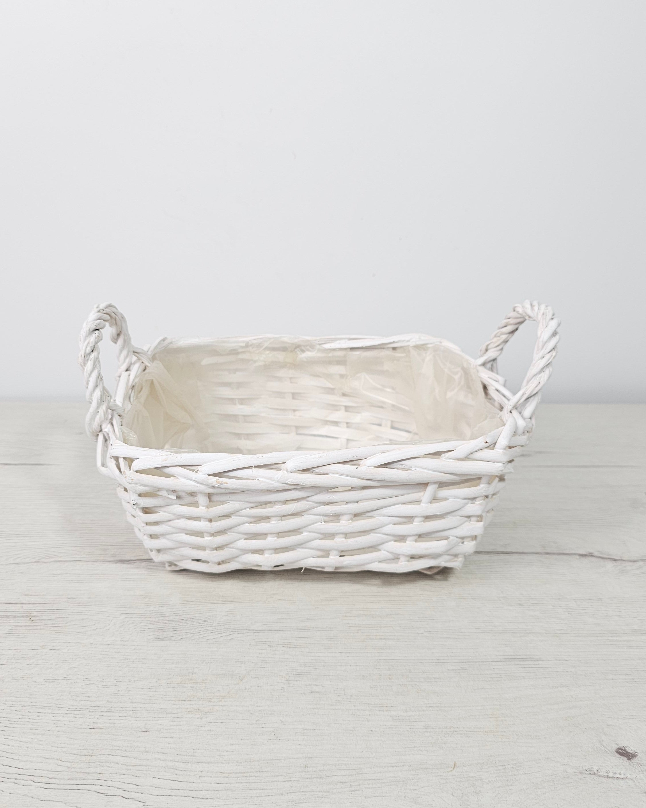 Cesta rectangular con asas para presentar regalos con plantas
