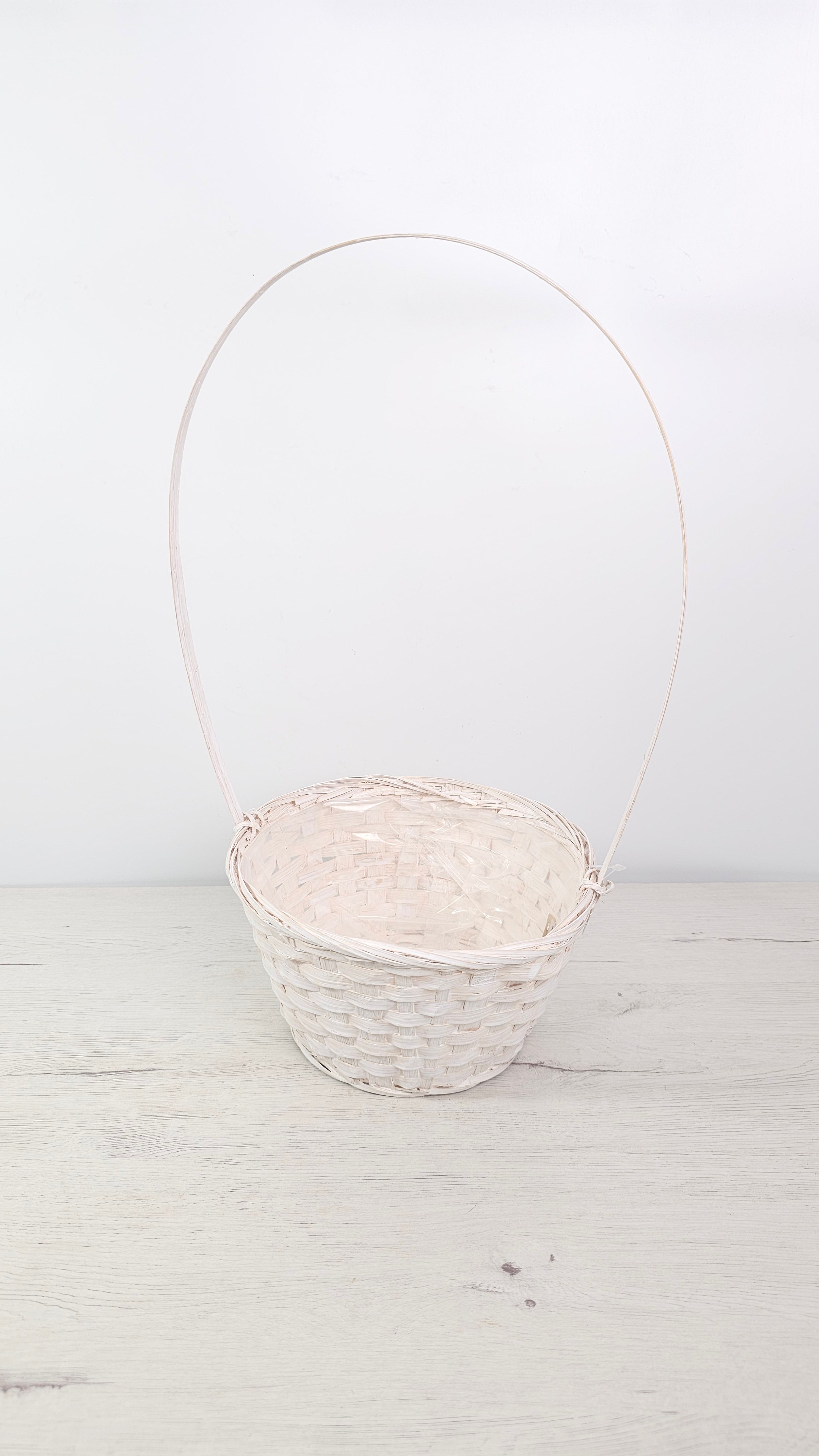 Cesta Wonderful con asa alta, trenzada en color blanco