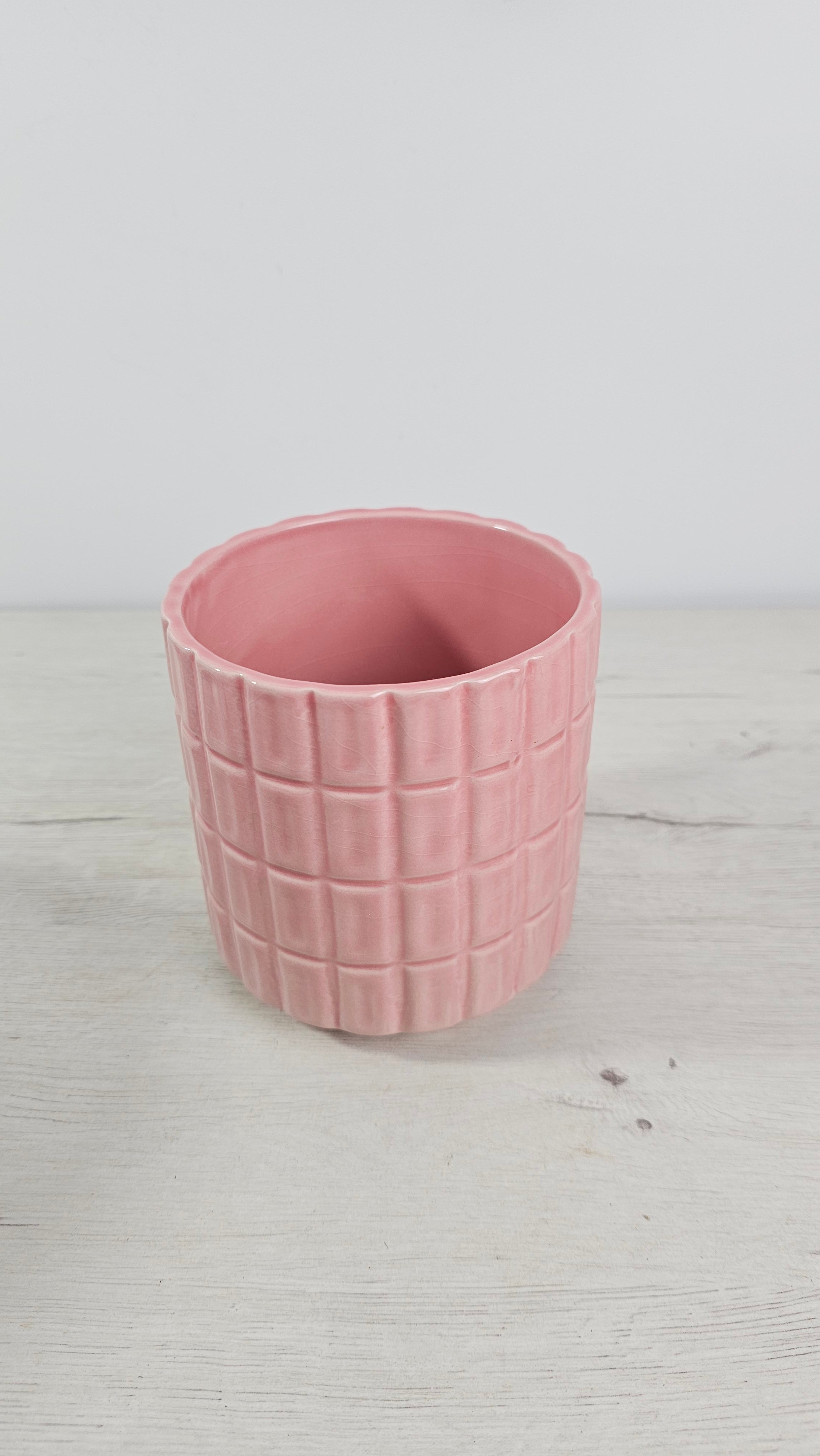 Cubremacetas Ananas de cerámica con relieve inspirado en una piña