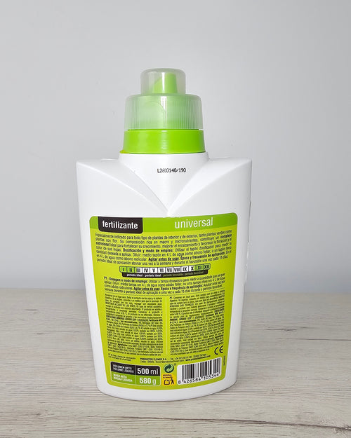 Fertilizante universal con micronutrientes para crecimiento sano y vigoroso