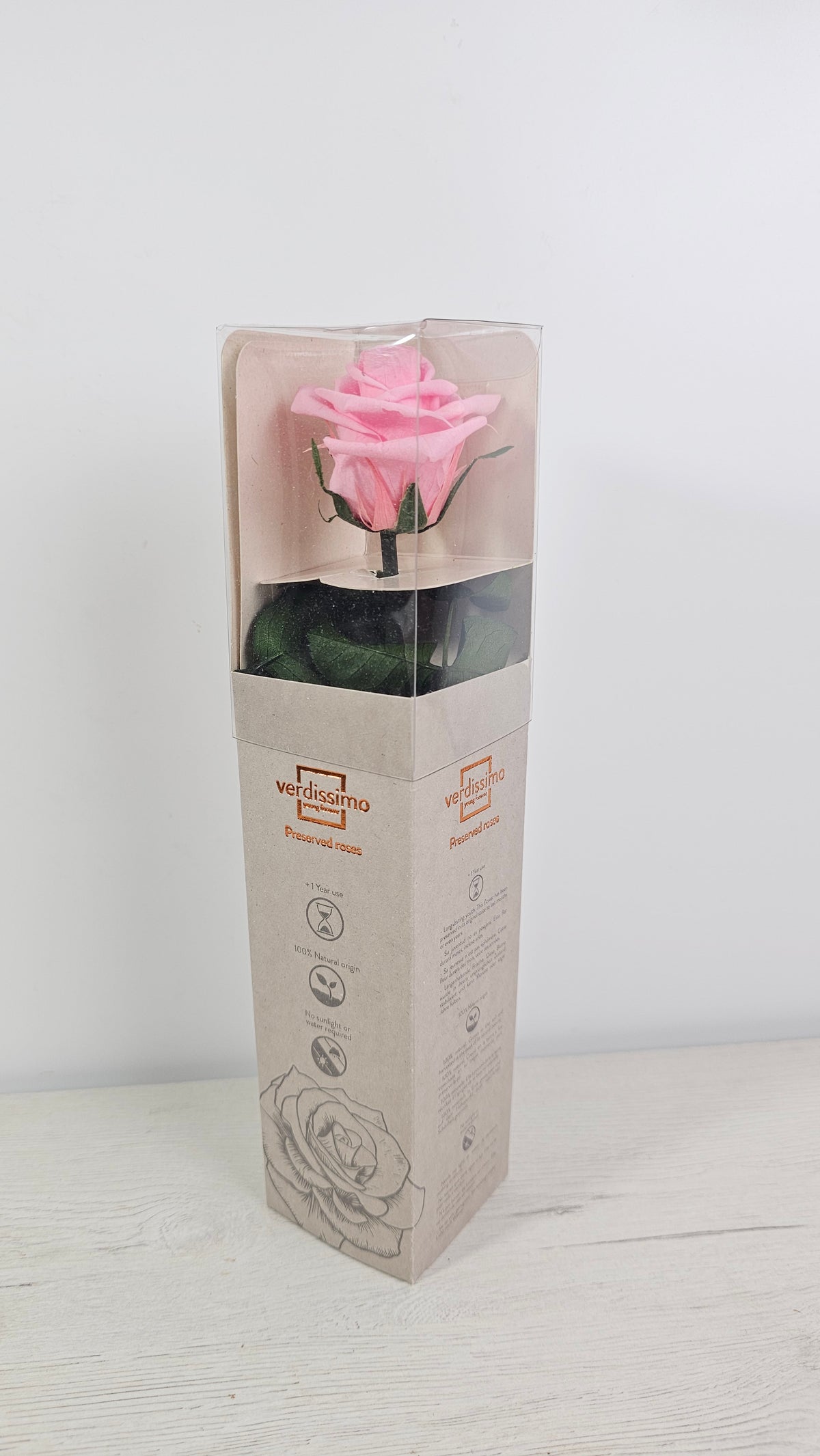 Flor preservada tipo rosa eterna, sin necesidad de riego.