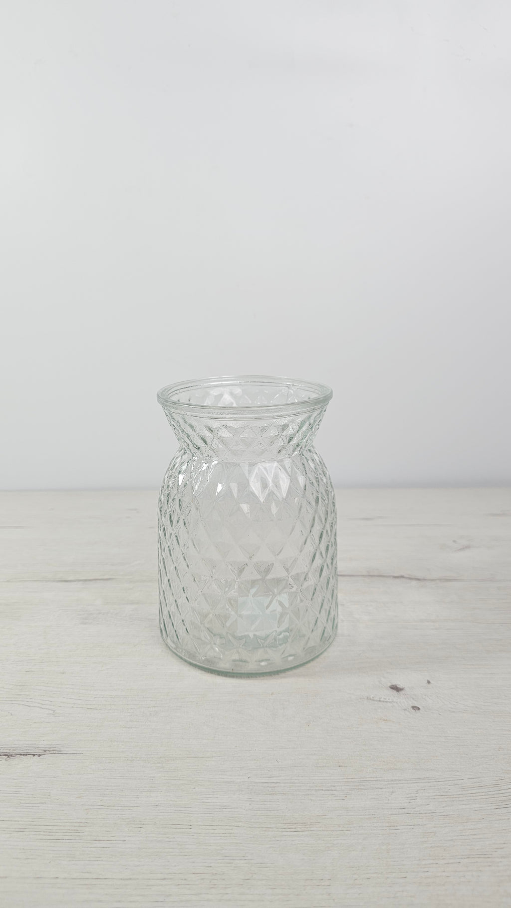 Jarrón Turín de cristal con relieve geométrico decorativo